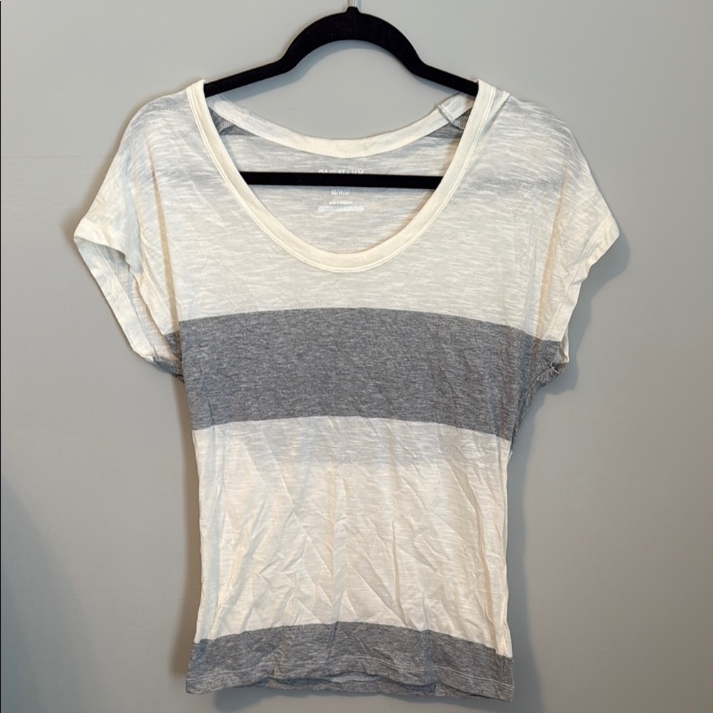 Women's Gray and White Striped Old Navy tee